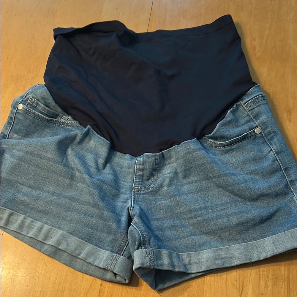 Time and Tru maternity jean shorts good condition